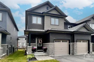 Att/Row/Townhouse in Kanata