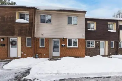 4e Sonnet Crescent, Bells Corners And South To Fallowfield, On K2h 8w6