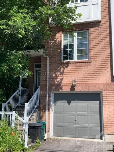 Att/Row/Townhouse in Lower Town - Sandy Hill