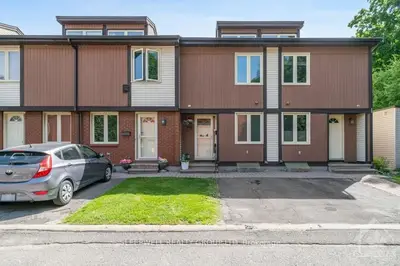 Condo Townhouse in Britannia Heights - Queensway Terrace N and Area