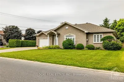 Detached in Casselman