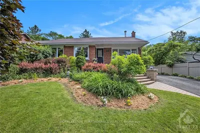 Detached in Beacon Hill North - South and Area