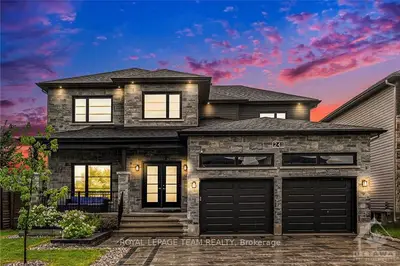 Detached in Russell