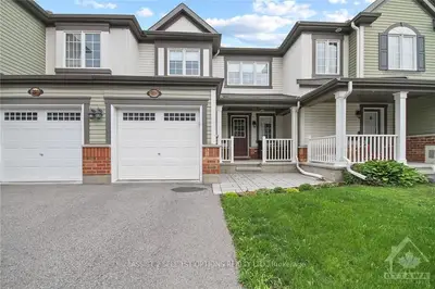 Att/Row/Townhouse in Stittsville - Munster - Richmond