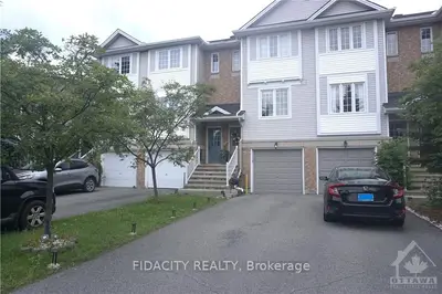 Att/Row/Townhouse in Carlington - Central Park