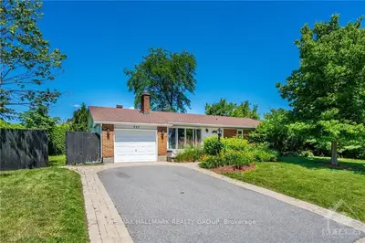 Detached in Meadowlands - Crestview and Area