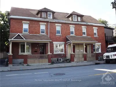 Att/Row/Townhouse in West Centre Town