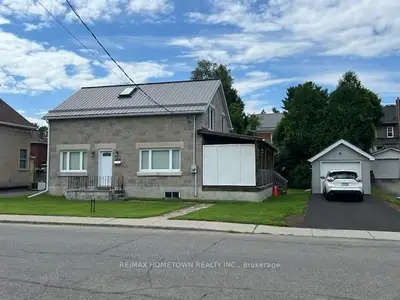 Detached in Brockville