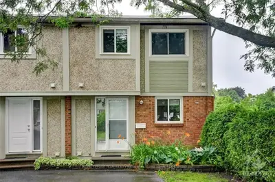 Condo Townhouse in Kanata