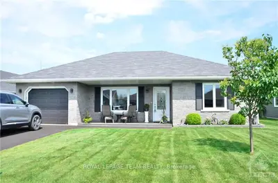 Detached in South Dundas