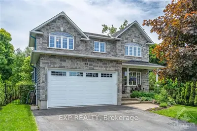 Detached in Russell