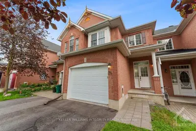 Att/Row/Townhouse in Kanata