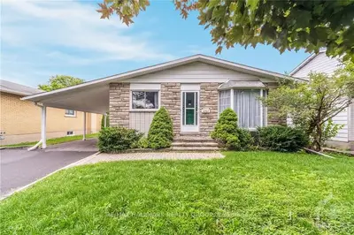 Detached in Billings Bridge - Riverside Park and Area