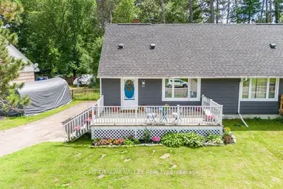 Semi-Detached in Deep River