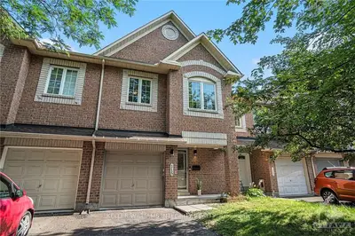 Att/Row/Townhouse in Kanata