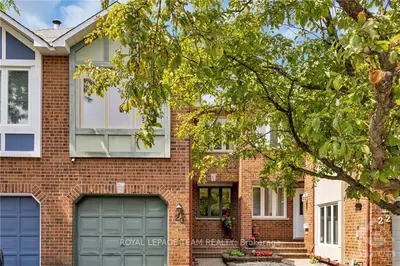 Att/Row/Townhouse in Hunt Club - South Keys and Area