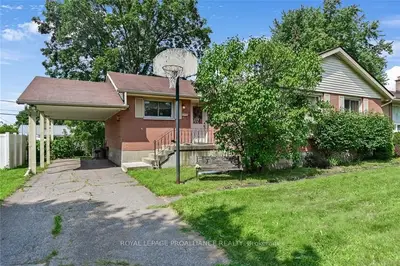 Detached in Brockville