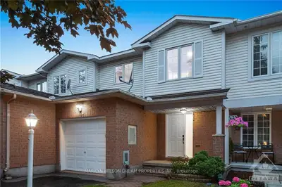 Att/Row/Townhouse in Stittsville - Munster - Richmond