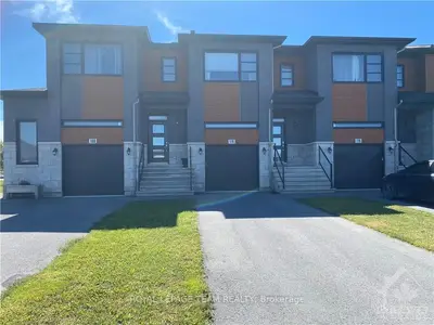 Att/Row/Townhouse in Russell