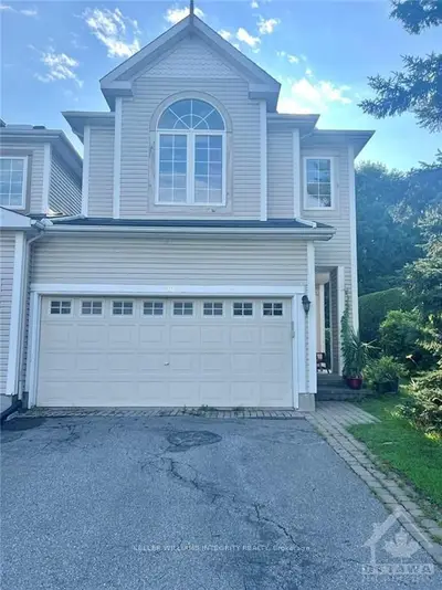 Att/Row/Townhouse in Kanata