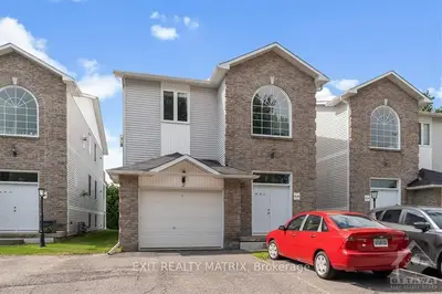 Condo Apartment in Russell