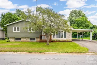 Detached in North Dundas