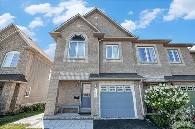 Att/Row/Townhouse in Orleans - Cumberland and Area