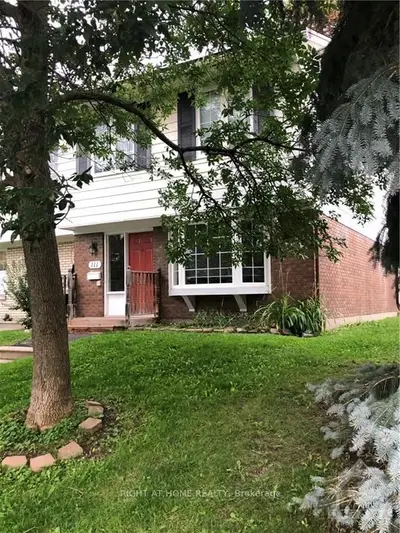 Att/Row/Townhouse in South of Baseline to Knoxdale