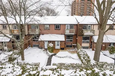 403 Montfort Street 8, Vanier And Kingsview Park, On K1l 8g8