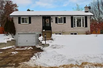 37 Harris Crescent, Whitewater Region, On K0j 1c0