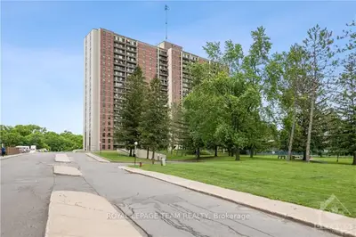 Condo Apartment in Overbrook - Castleheights and Area