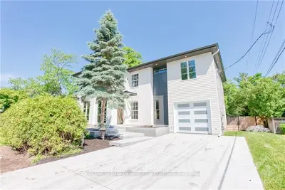 Detached in Manor Park - Cardinal Glen and Area