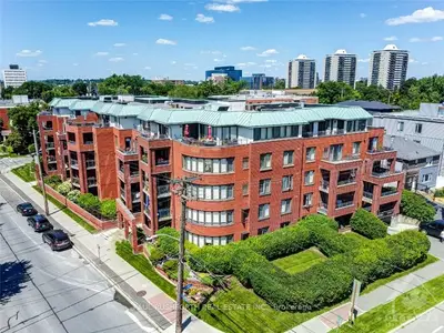 Condo Apartment in Overbrook - Castleheights and Area