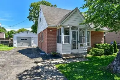 Detached in Brockville