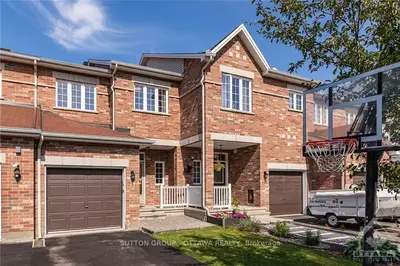 Att/Row/Townhouse in Blossom Park - Airport and Area