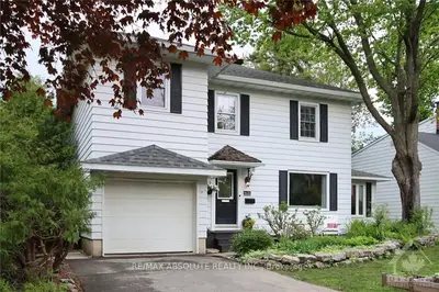 Detached in Manor Park - Cardinal Glen and Area