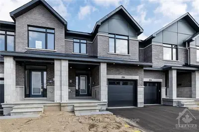 Att/Row/Townhouse in Blossom Park - Airport and Area