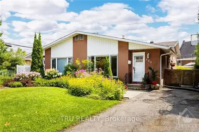 Semi-Detached in Overbrook - Castleheights and Area