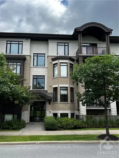 Condo Apartment in Cyrville - Carson Grove - Pineview