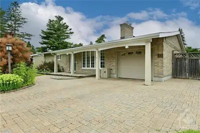 Detached in Crystal Bay - Rocky Point - Bayshore