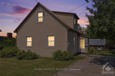 Detached in McNab/Braeside