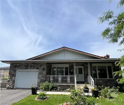 Detached in Elmvale Acres and Area