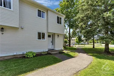 Condo Townhouse in Barrhaven