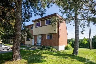 Condo Townhouse in Kanata