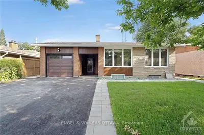 Detached in Billings Bridge - Riverside Park and Area