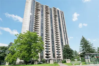 Condo Apartment in Woodroffe