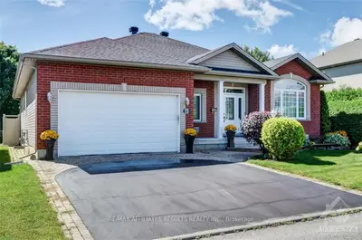 72 HARRY DOUGLAS Drive, Stittsville - Munster - Richmond, ON K2S 1Z4