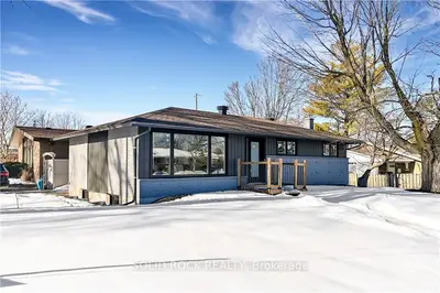 1182 Gateway Road, Parkway Park - Queensway Terrace S And Area, On K2c 2w9