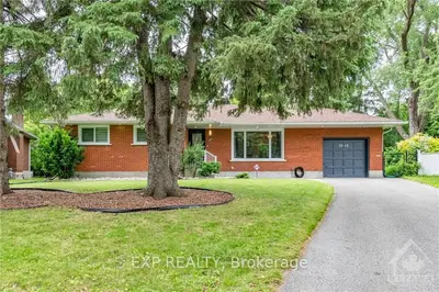 Detached in Parkway Park - Queensway Terrace S and Area