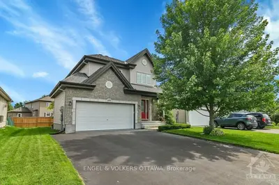 Detached in Russell